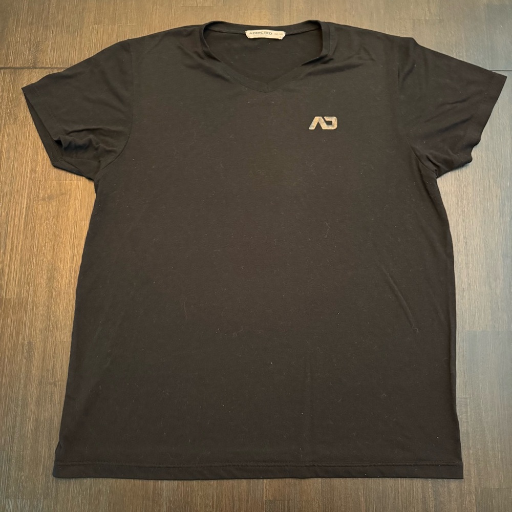 Addicted Mens tshirt | Size XL | Black